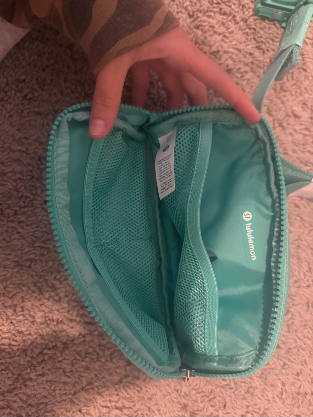 lululemon athletica Teal belt bag - Sleek Everyday Bag - Picture 5 of 6